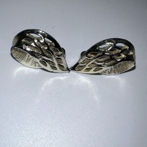 CELEBRITY NY Silver Tone Textured Swirl .75" Clip On Earrings Vintage 1980s